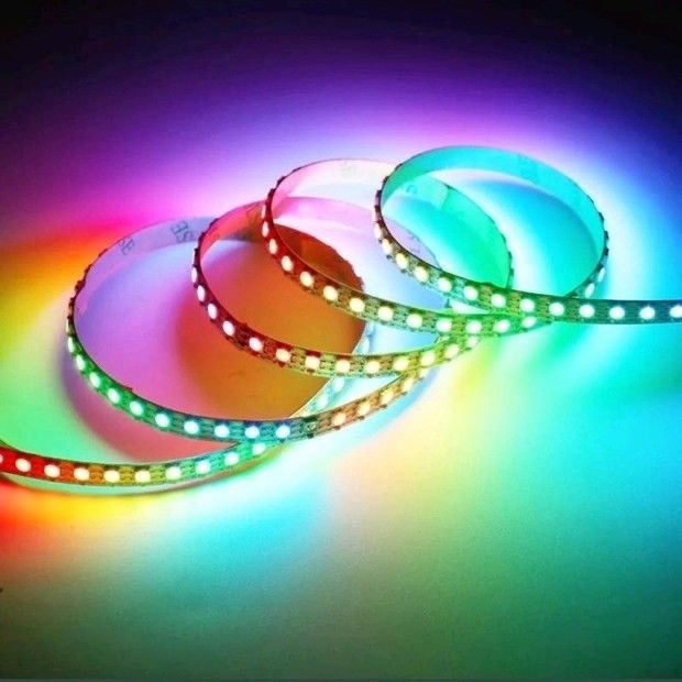ইনডোর পার্টি বডি পেইন্টিংয়ের জন্য 300LEDs 12V নমনীয় ফ্ল্যাট LED লাইট স্ট্রিপ আল্ট্রাভায়োলেট SMD5050 16.4 Ft/5m